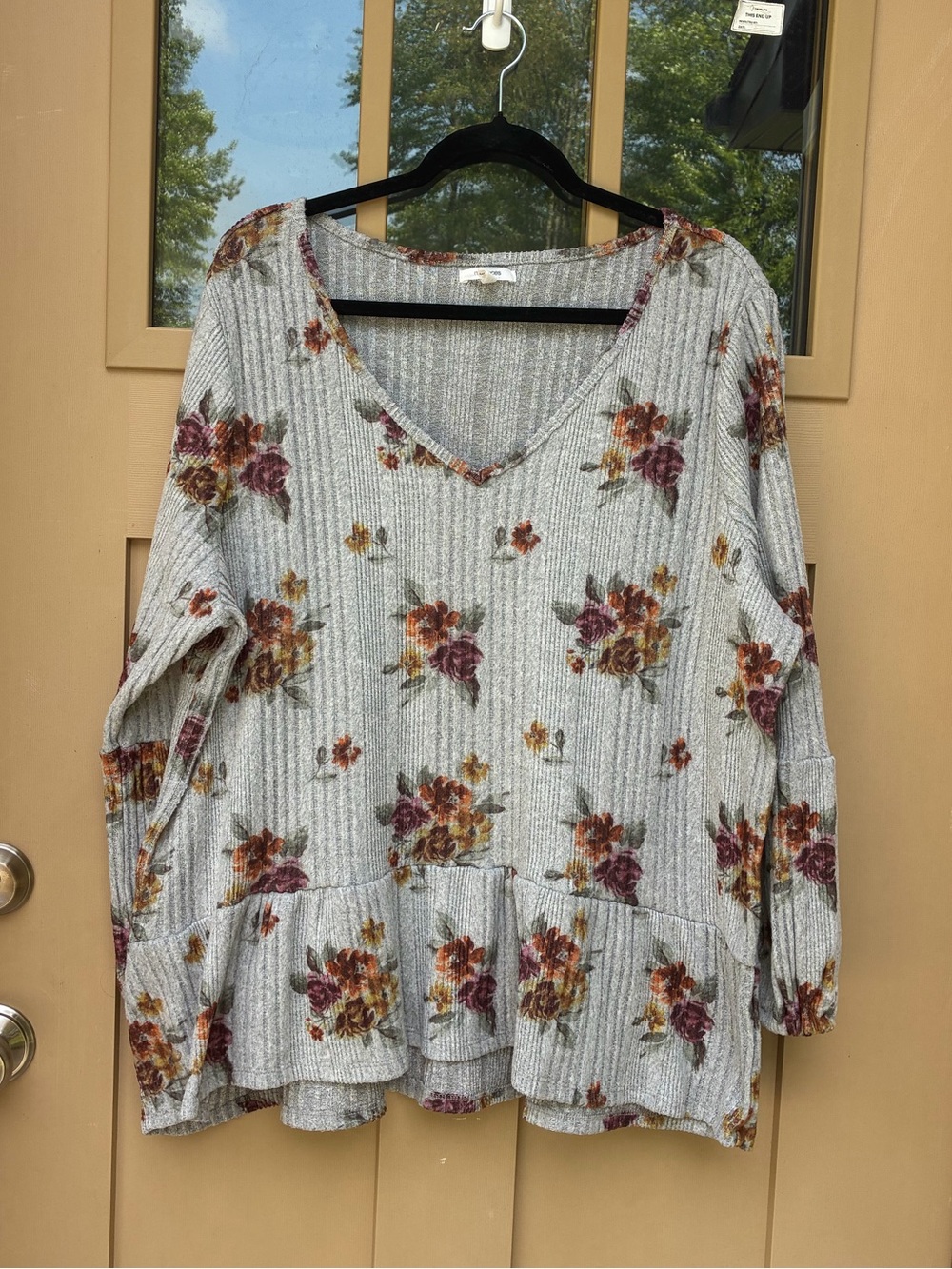 Maurices Top Ribbed V-Neck Gray Flowers Women's 3X